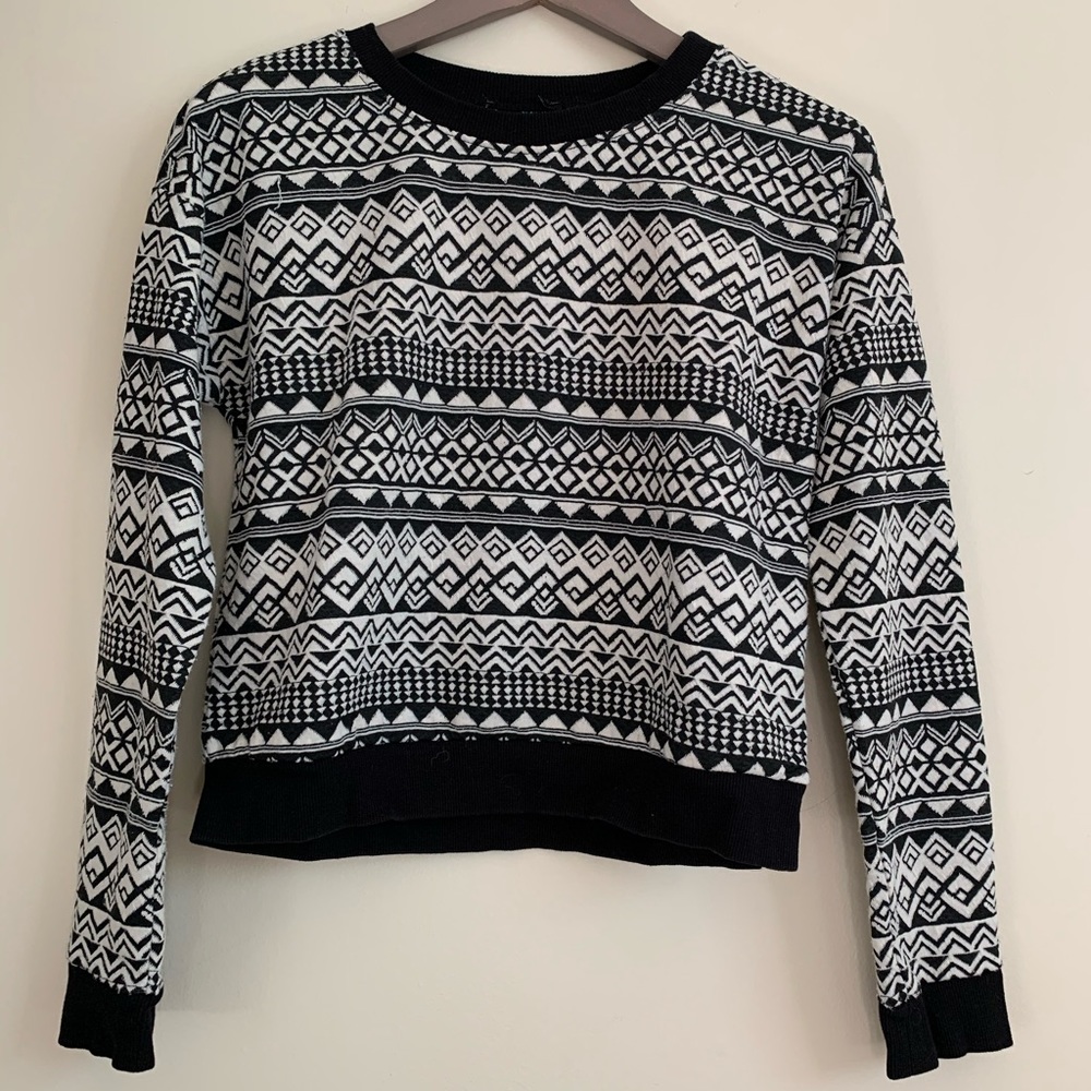 🦋 F21 - Bold Knit Sweater 🦋
